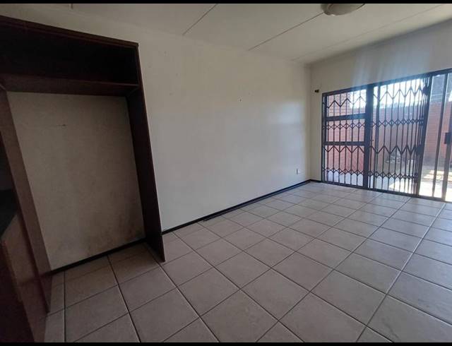 3 BEDROOM TOWNHOUSE FOR SALE IN FLORENTIA